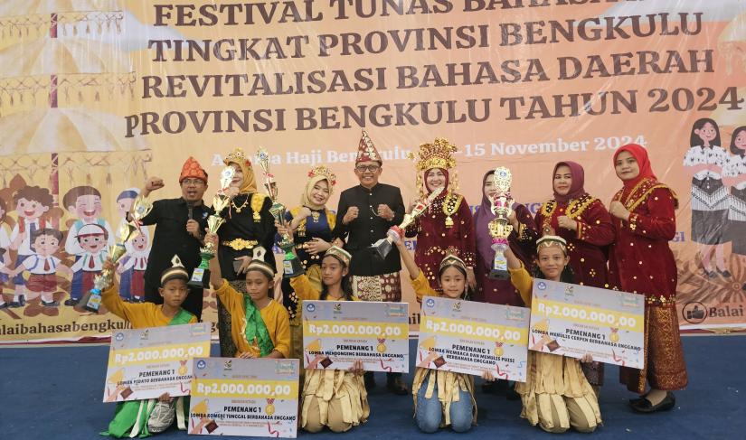 Poto saat peserta  pelajar Seluma menerima hadia dalam perlombaan FTBI se- Provinsi Bengkulu