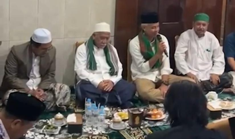 Ganjar minta doa ke KH Abdullah Ubab Maimoen agar Pemilu lancar.
