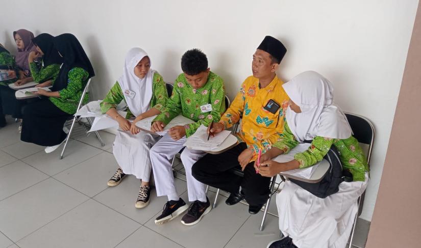 Siswa Siswa MTs Makrifatul Ilmi Saat Persiapan Lomba Olimpiade Matematika 