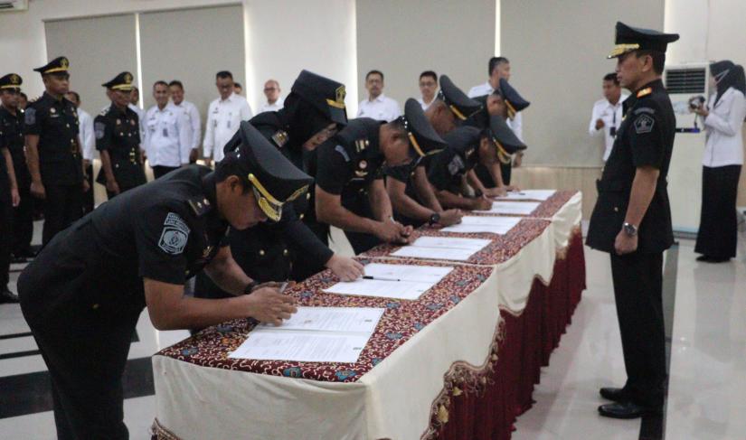 Santoso Lantik 18 Pejabat Administratif Kanwil Kemenkumham Bengkulu 