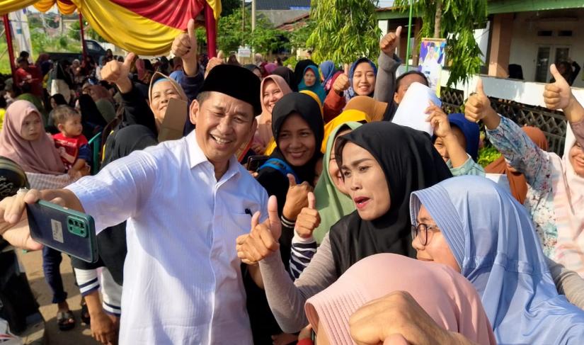 Bakal Calon Wali kota Bengkulu (Bacawakot Bengkulu) Benny Suharto diminta Emak - emak di Kota Bengkulu umumnya Kecamatan Selebar khususnya Kelurahan Pekan Sabtu, Kamis (4/7/2024).