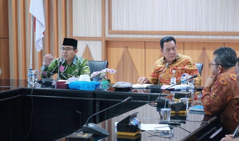 Rapat penetapan pengalokasian ruang dan lahan untuk Badan Keamanan Laut (Bakamla RI) di ruang Rapat Raflesia Kantor Gubernur Bengkulu, Kamis (11/7).