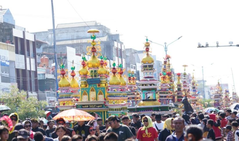 Arak-arakan Tabut Tebuang.