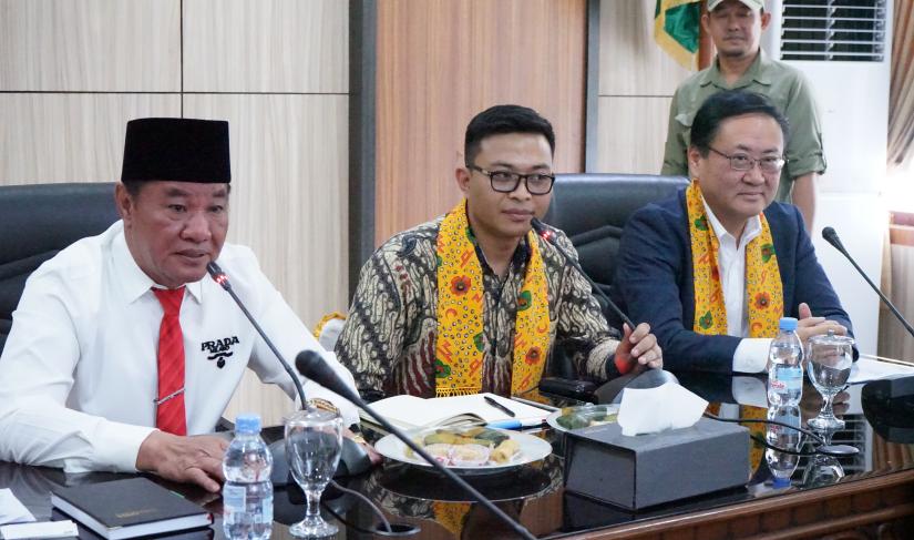 Plt Gubernur Rosjonsyah saat menerima delegasi Jepang di Ruang Rapat Lantai III Kantor Gubernur Bengkulu, Selasa (5/11/2024). (Aldo-PenaRafflesia.Com)