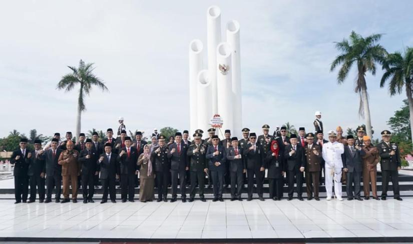 Upacara Ziarah Nasional dan tabur bunga dalam rangka memperingati Hari Pahlawan Tahun 2024 di TMP Balai Buntar, Minggu (10/11/2024). (Aldo-PenaRafflesia.Com)
