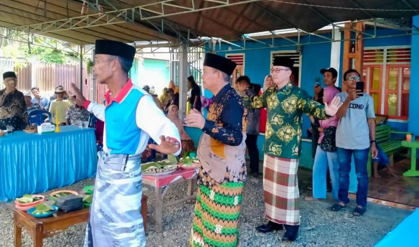 Asisten Pemerintahan dan Kesra menghadiri Pentas Seni Budaya Desa Nanjungan di Kecamatan Semidang Alas pada Sabtu (20/7/2024).