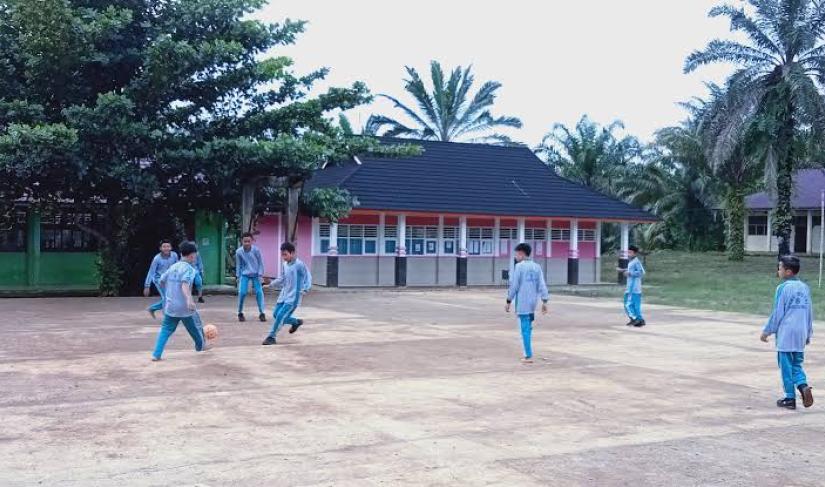 Aktivitas pelajar di salah satu sekolah di Bengkulu (foto : Agus/Penarafflesia.com).