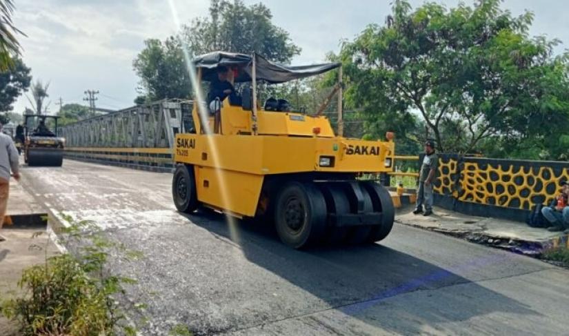 Pekerjaan Perbaikan Jalan oleh Dinas PUPR di Kota Bengkulu, Upaya Meningkatkan Kenyamanan Warga, 22 Januari 2024 (FOTO: MC KOTA)