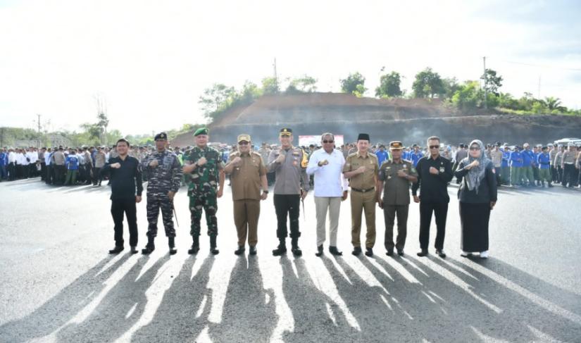 Apel Gabungan Pengamanan Pemilu 2024 di Halaman Balai Kota Merah Putih, Bengkulu, dengan Kapolresta Deddy Nata dan Pj Walikota Arif Gunadi, 25 Januari (FOTO: MC Kota)