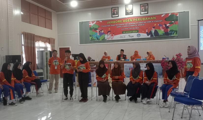 Workshop Agen Perubahan Pencegahan dan Penanganan Kekerasan Berbasis Gender Online (KBGO) dan Kekerasan Seksual Berbasis Elektronik (KSBE)" di 4 Sekolah di Kota Bengkulu. (foto: Bisri/Penarafflesia.com)