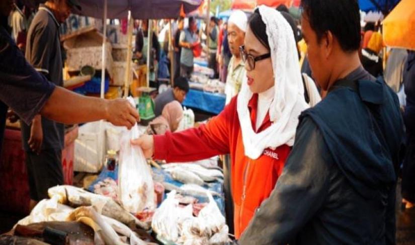 Senator Destita Serap Aspirasi Pelaku UMKM Pasar TPI Bengkulu.