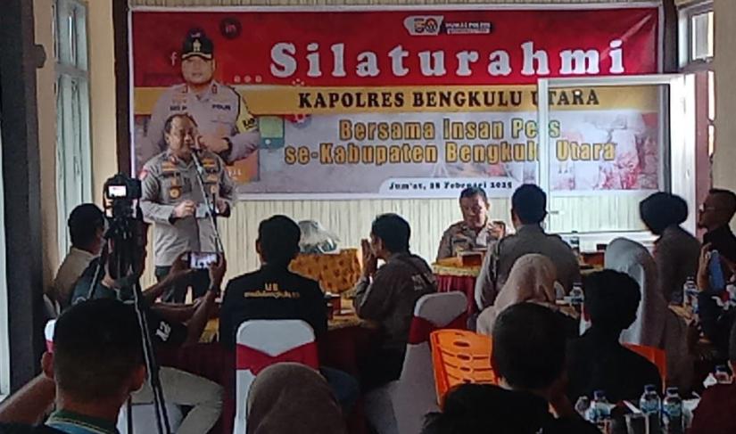 Coffee Morning bersama wartawan di lapangan Tembak Polres Bengkulu Utara pukul 08.30 WIB.