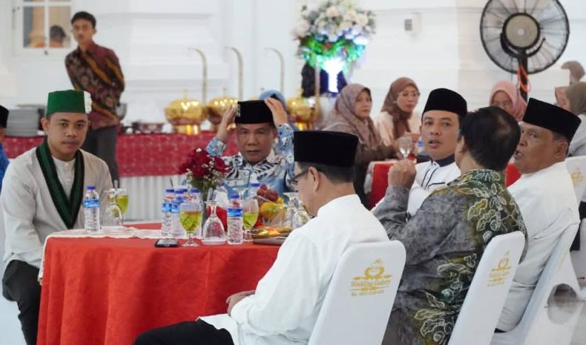 Korps Alumni Himpunan Mahasiswa Islam (KAHMI), Forum Alumni HMI-Wati (Forhati), Himpunan Mahasiswa Islam (HMI), dan Korps HMI-Wati (Kohati) pada Kamis 17 April 2025 malam di Gedung Merah Putih. 