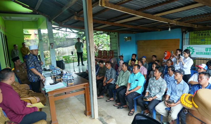 Gubeenur Bengkulu Helmi Hasan Tinjau ulang Warga Terdampak Gempa