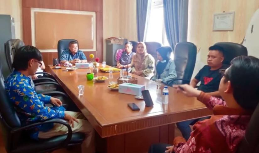 DPRD Kabupaten Kepahiang saat menerima aspirasi dari perwakilan Perwakilan Honorer R3.