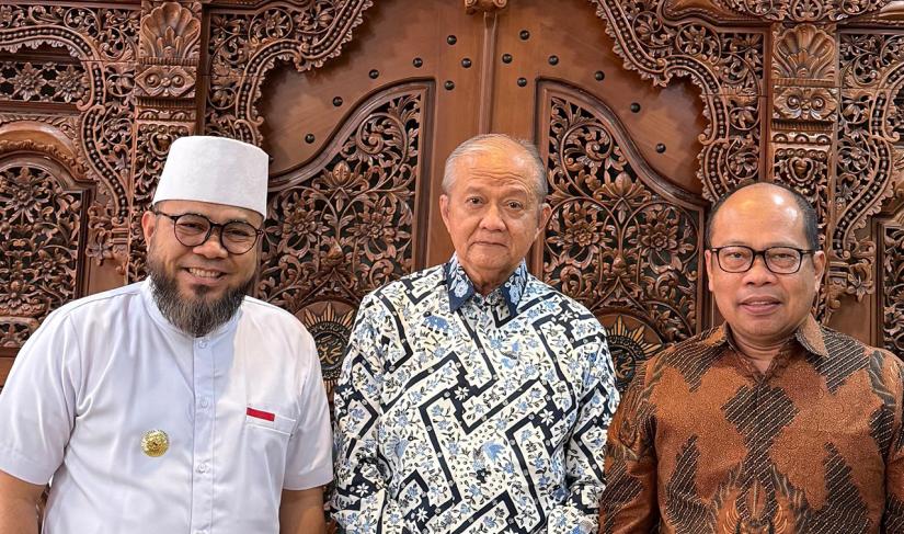 Gubernur Bengkulu Helmi Hasan melakukan kunjungan silaturahmi ke Kantor Pimpinan Pusat (PP) Muhammadiyah, Kamis (18/12). 