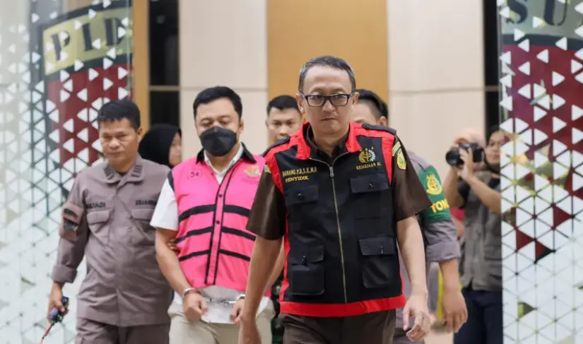 Eks Inspektur Tambang ESDM Sunindyo Suryo Herdadi sebagai Tersangka Baru Kasus Tambang PT RSM, Kamis (31/7) /// foto dok Kejati Bengkulu.