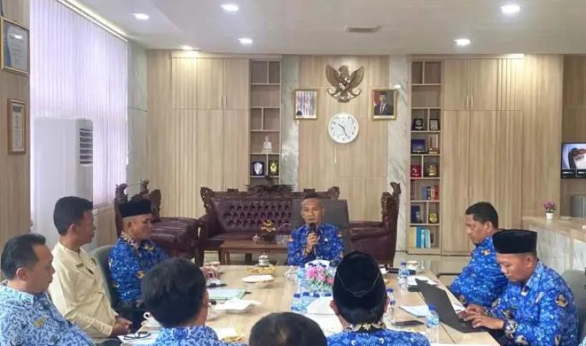 Rapat Koordinasi Tim Evaluasi Pembangunan Perkebunan Besar Swasta, yang digelar di ruang rapat Sekretariat Daerah Kabupaten Kaur, Jumat (17/10/2025).