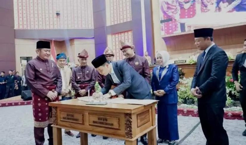 Nota kesepakatan bersama tentang pengembangan sektor pariwisata di Gedung Paripurna DPRD Kota Lubuklinggau, Jumat (17/10/2025).