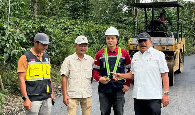 Wakil Gubernur Bengkulu, Mian, Tinjau progres pekerjaan jalan Simpang Air Lang – Desa Pelalo, Kabupaten Rejang Lebong, pada Jumat (24/10).