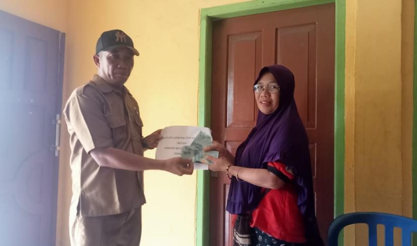 Pemerintah Desa Rena Panjang Kecamatan Lubuk Sandi  Kabupaten Seluma langsung Salurkan Bantuan Langsung tunai dana desa (BLT-DD) tahap ke satu.