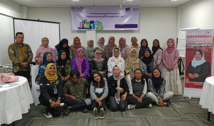 Anggota DPD RI, Apt. Destita Khairilisani, S.Farm., M.S.M, melakukan pertemuan penyerapan aspirasi masyarakat bersama kader One Stop Service and Learning (OSSL) dampingan Cahaya Perempuan Women Crisis Center (CPWCC), Senin (11/8/2025), di Ruang Pertemuan Hotel Cordela, Kota Bengkulu.