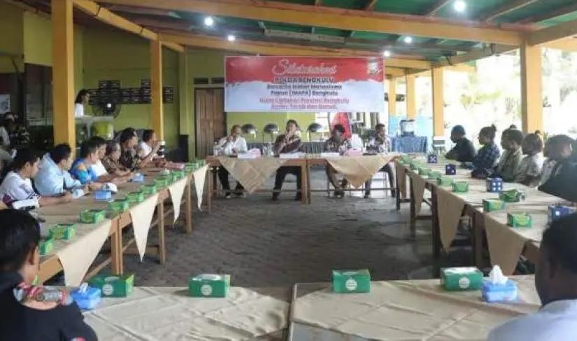 Polda Bengkulu menggelar silaturahmi bersama Ikatan Mahasiswa Papua (IMAPA) Bengkulu, di Pondok Ambo, Jalan Bencoolen, Kelurahan Pasar Bengkulu, Kecamatan Sungai Serut, Kota Bengkulu, Jumat (17/10/2025).