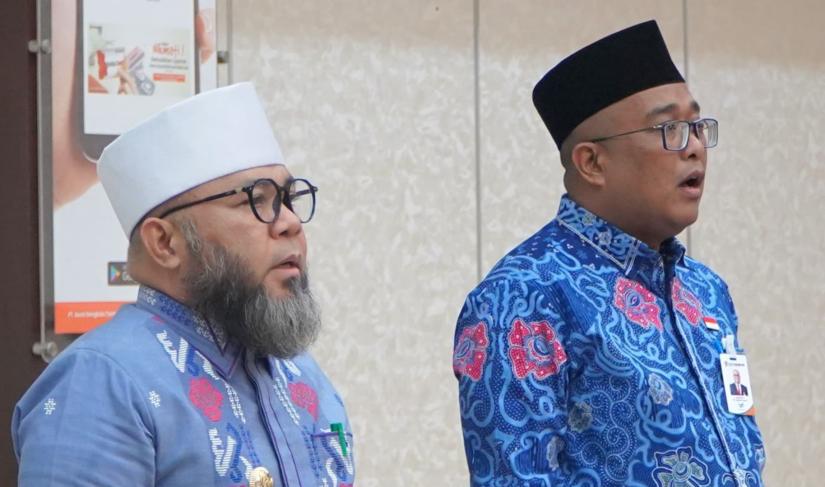 Rapat Umum Pemegang Saham (RUPS) Tahun Buku 2025 yang digelar di Aula H. Mochtar Azehari, Graha Bank Bengkulu, Rabu (28/1). Kiri (Gubernur Bengkulu Helmi Hasan), kanan (Plt Direktur Utama Bank Bengkulu, Iswahyudi)