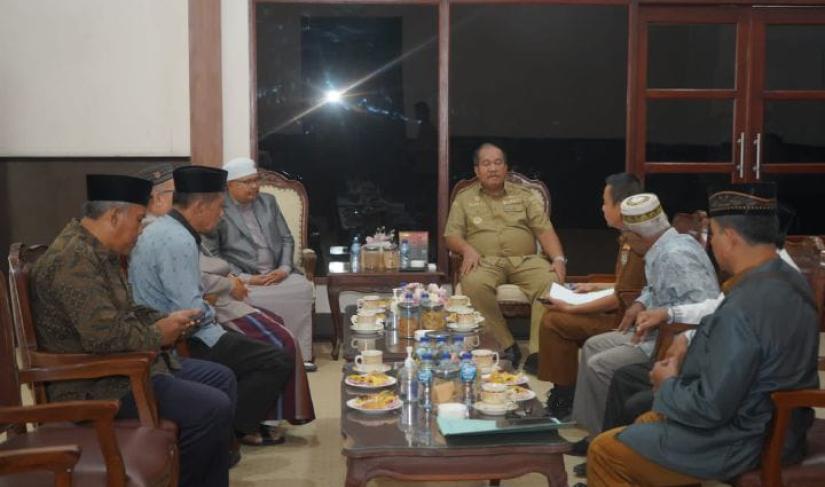 Pemerintah Kabupaten Asahan menerima audiensi Majelis Ulama Indonesia (MUI) Kabupaten Asahan yang berlangsung di ruang kerja Bupati Asahan, Selasa (10/02/2026).