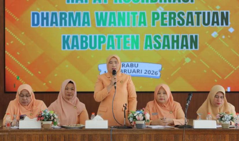 Ketua DWP Kab. Asahan Ny.Lily Evi Zainal Aripin 