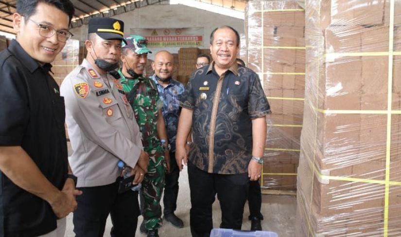 Bupati Asahan Taufik Zainal Abidin Siregar SSos MSi tinjau Pabrik Pengelolahan Sabut Kelapa PT Hijau Surya Biotechindo Desa Air Joman Baru, Kecamatan Air Joman, Kamis (12/02/2026).