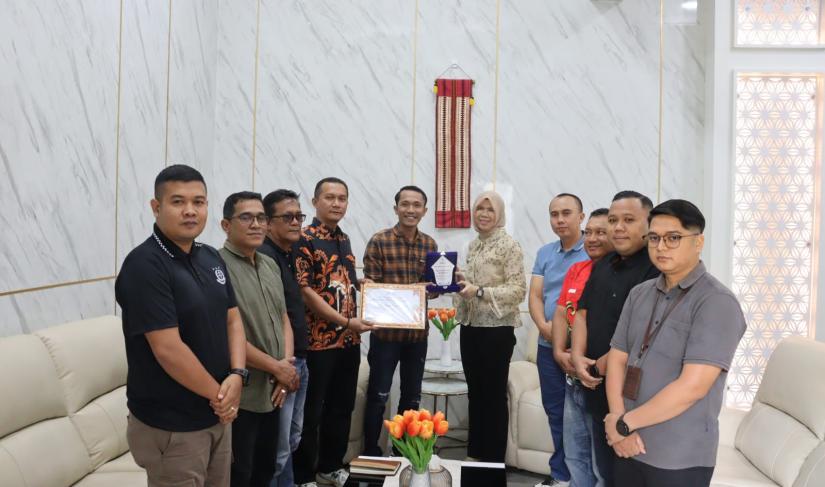 Penghargaan kepada Kepala Kejari (Kajari) Bengkulu Utara, Nurmalina Hadjar, Jumat (20/2/26).