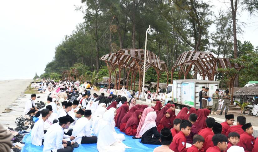 Kegiatan Asmara Subuh di Pantai Panjang, Jumat (27/2/26).