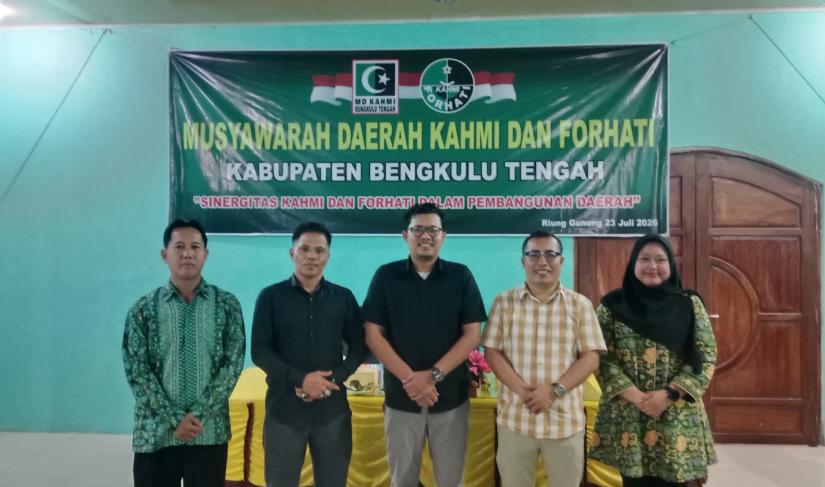 Lima presidium terpilih, Windi Junius, Agus Aswandi, M. Rubama Bamek AS, Irsan Toni, serta Winda Wulandari yang mewakili Forhati.