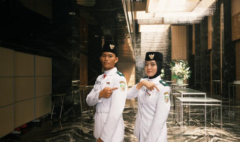 Aryo dan Nadinee yang tergabung dalam Paskibraka nasional di Istana Negara. (IST/PenaRafflesia.Com)