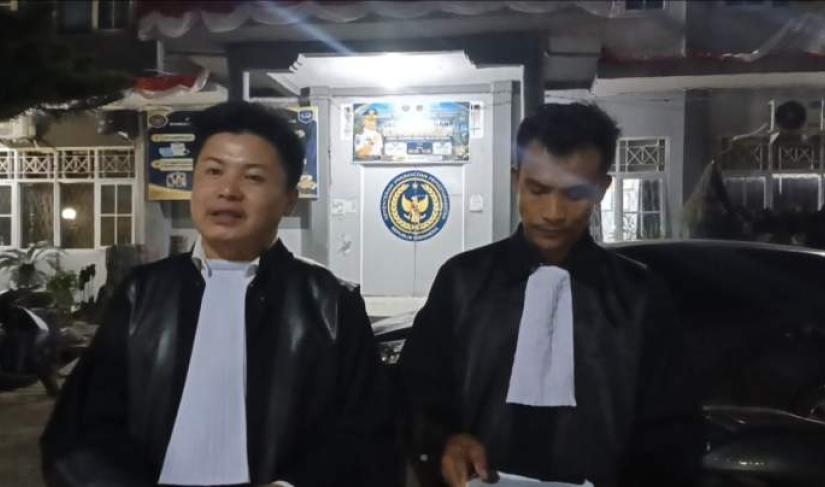 Filip Jaya Saputra  (pangacara yn) saat memberikan keterangan ke awak media 