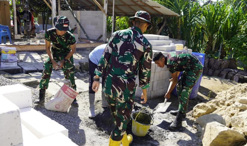 Semangat kebersamaan yang tumbuh di lokasi menjadi cerminan nyata pelaksanaan TMMD ke-129 yang mengusung tema "TMMD Satukan Langkah Membangun Negeri dari Desa." Program tersebut tidak hanya berorientasi pada pembangunan fisik, tetapi juga memperkuat hubungan antara TNI dan masyarakat.