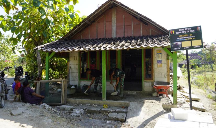 Semangat gotong royong mewarnai pelaksanaan TNI Manunggal Membangun Desa (TMMD) ke-129 Tahun Anggaran 2026 di Dusun Mundu RT 020 RW 008, Desa Kesongo, Kecamatan Kedungadem, Kabupaten Bojonegoro, Selasa (21/7/2026). 