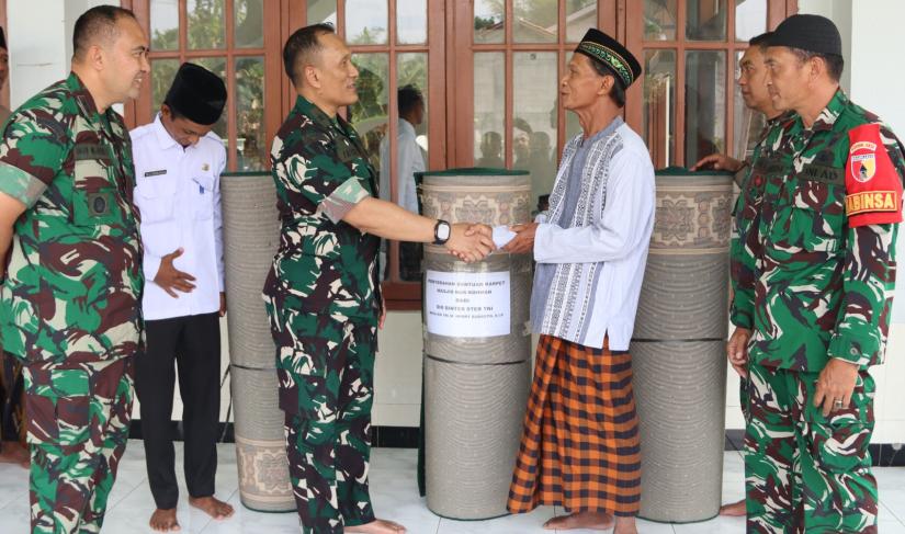Di balik agenda peninjauan kegiatan fisik dan nonfisik, rombongan Tim Wasev juga menghadirkan kepedulian sosial melalui penyaluran bantuan untuk sarana ibadah masyarakat setempat, Jumat (31/7/2026).