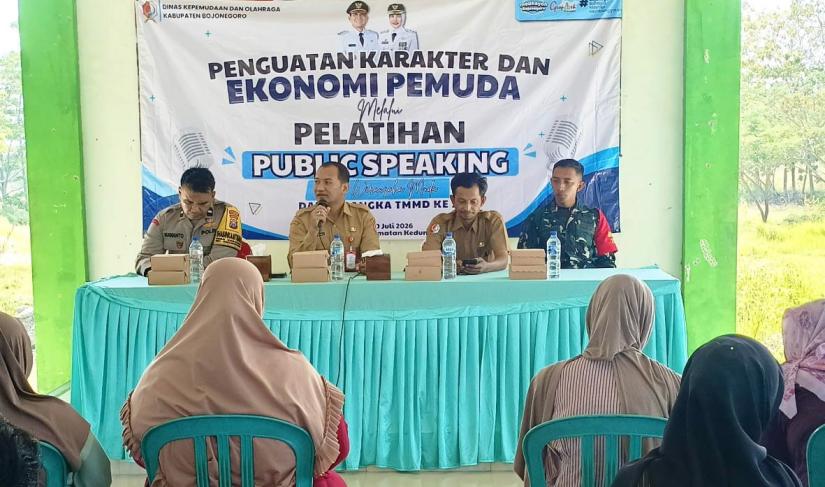 Melalui kegiatan nonfisik, Satgas TMMD bersama Pemerintah Kabupaten Bojonegoro juga mendorong peningkatan kapasitas generasi muda melalui Pelatihan Penguatan Karakter, Pengembangan Ekonomi Pemuda, dan Public Speaking yang digelar di Balai Desa Kesongo, Senin (20/7/2026).