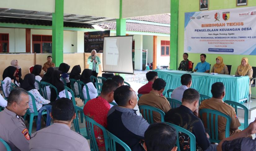 Salah satunya diwujudkan melalui kegiatan Bimbingan Teknis (Bimtek) pengelolaan keuangan desa yang digelar di Balai Desa Kesongo, Kecamatan Kedungadem, Kabupaten Bojonegoro, Senin (3/8/2026).
