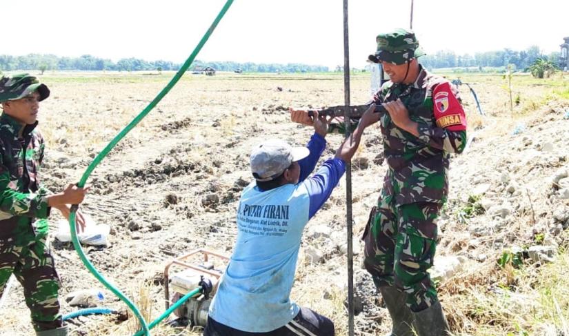 Salah satu program yang kini tengah dikerjakan adalah pembangunan sumur bor di kawasan rest area Desa Kesongo, Kecamatan Kedungadem, Kabupaten Bojonegoro, Kamis (30/7/2026).