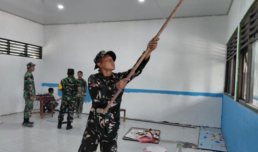 Salah satu bentuk kepedulian terhadap dunia pendidikan diwujudkan melalui pembenahan dan pengecatan SDN Kesongo 1 di Desa Kesongo, Kecamatan Kedungadem, Kabupaten Bojonegoro, Senin (3/8/2026).