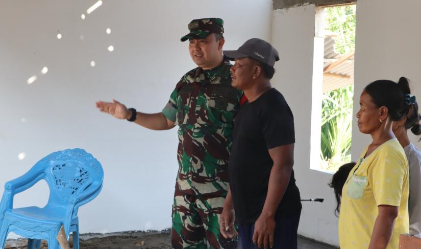 Komandan Satuan Tugas (Dansatgas) TMMD ke-129 Kodim 0813/Bojonegoro, Letkol Inf Dedy Dwi Wijayanto, menyempatkan diri mengunjungi UMKM Gethuk milik Ibu Sholikah di Desa Kesongo, Kecamatan Kedungadem, Kabupaten Bojonegoro, di sela peninjauan pelaksanaan Program TNI Manunggal Membangun Desa (TMMD) ke-129 Tahun 2026, Rabu (22/7/2026).
