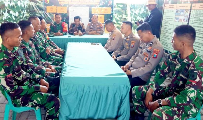 Untuk memastikan seluruh pekerjaan berjalan sesuai target, Satgas TMMD ke- 129 Kodim 0813 Bojonegoro bersama unsur pemerintah desa, Polri dan pihak terkait menggelar rapat koordinasi percepatan di Posko TMMD, Kamis, (23/7/2026).