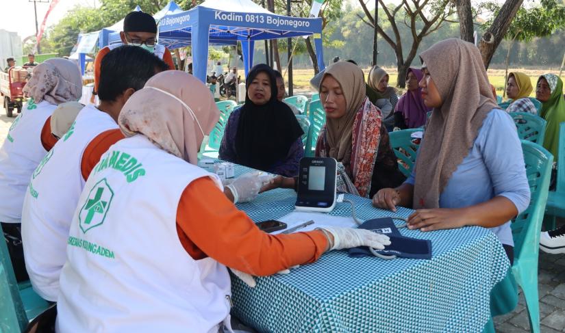 Berbagai kegiatan sosial yang menyentuh langsung kebutuhan masyarakat juga mendapat sambutan luar biasa, salah satunya pasar murah dan pelayanan kesehatan gratis yang digelar di halaman Koperasi Desa Kelurahan Merah Putih (KDKMP) Desa Kesongo, Rabu (15/7/2026).