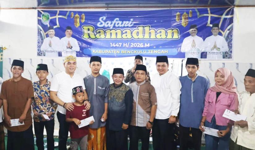 Wakil Bupati Bengkulu Tengah, Tarmizi, S.Sos, Safari Ramadan di Masjid Al-Hidayah, Desa Lubuk Pendam, Kecamatan Merigi Sakti, Kamis (5/3/2026).