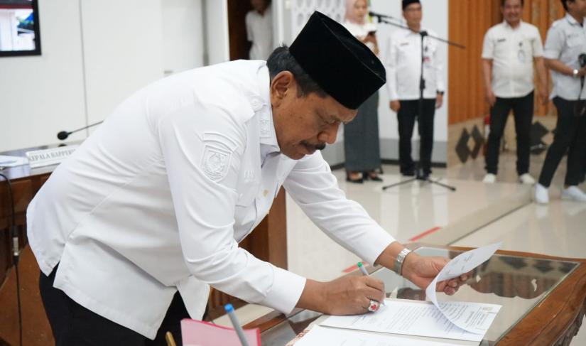 Wakil Gubernur Bengkulu Mian memimpin penandatanganan Perjanjian Kinerja oleh seluruh Kepala Organisasi Perangkat Daerah (OPD), Rabu (28/1).