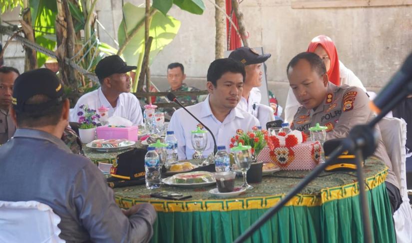 Bupati Bengkulu Utara mengikuti acara Ground Breaking Pembangunan Jembatan Perintis Garuda Tahap III dan IV Kodam XXI/Radin Inten melalui Kodim 0423/BU, yang mengusung tema “TNI AD Hadir untuk Rakyat”. Rabu pagi, (1/4/2026).