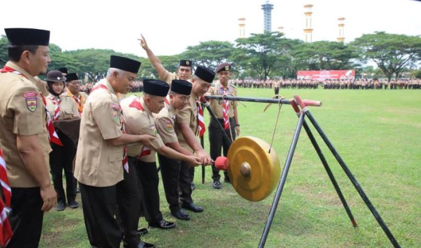 Bupati Asahan Taufik Zainal Abidin, S.Sos., M.Si membuka Jambore Gerakan Pramuka Cabang Asahan 2026 di Alun-Alun Rambate Rata Raya Kisaran, Rabu 13/5/2026.